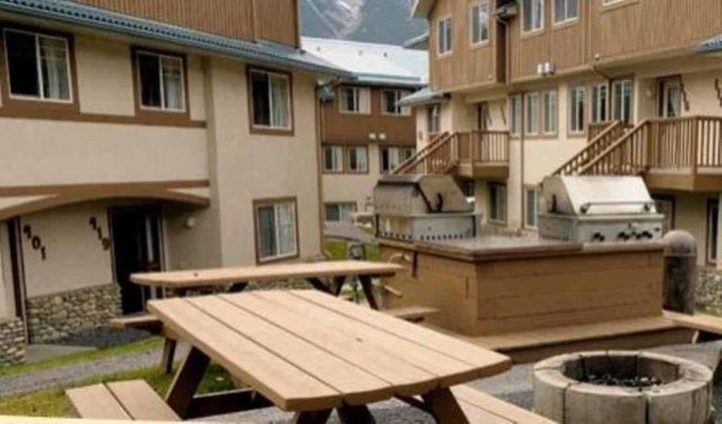 קאנמור Banff Boundary Lodge מראה חיצוני תמונה